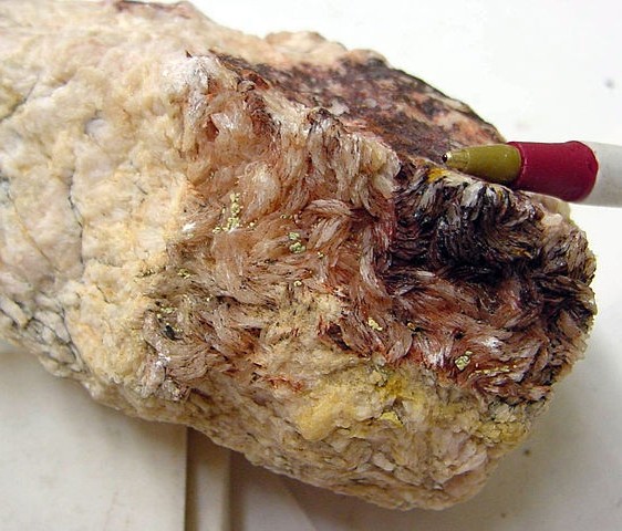 Алунит (квасцовый камень)