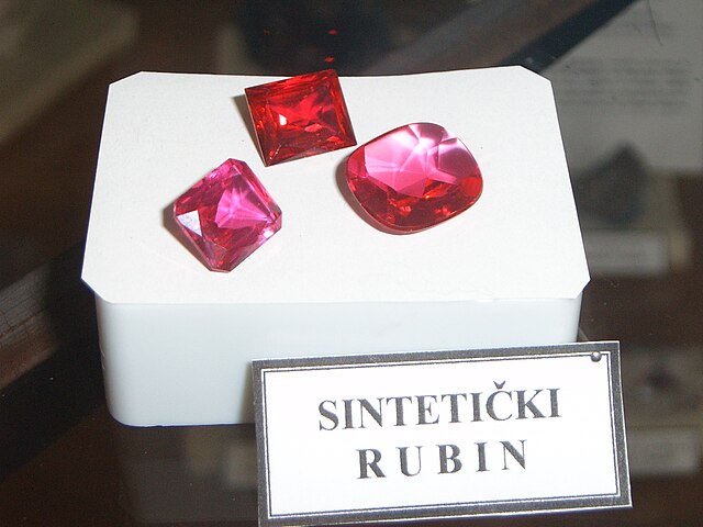 Синтетический рубин в музее